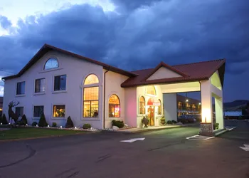 Gateway Inn And Suites hotel thumbnail 4