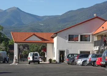 Gateway Inn And Suites hotel thumbnail 6