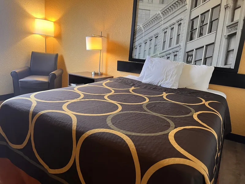 Super 8 by Wyndham Elizabethtown hotel detail image 6