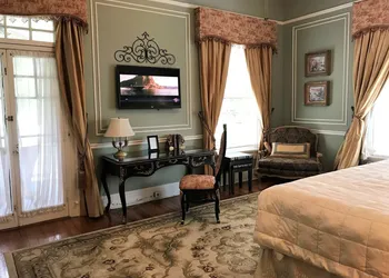 Historic Michabelle Inn hotel thumbnail 7