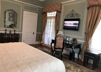 Historic Michabelle Inn hotel thumbnail 8