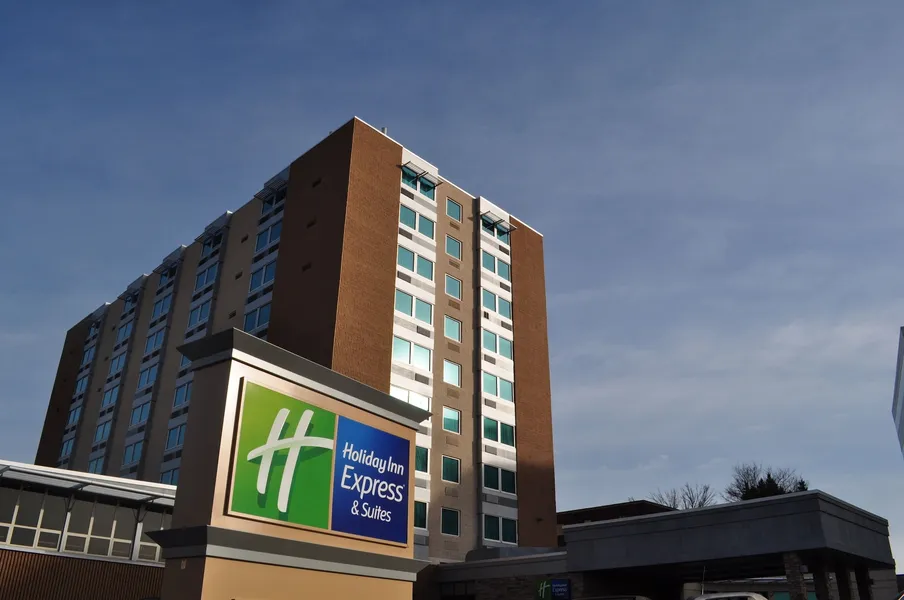 Holiday Inn Express & Suites Pittsburgh West - Greentree by IHG hotel detail image 2