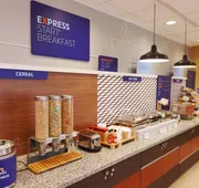 Holiday Inn Express & Suites Pittsburgh West - Greentree by IHG hotel detail image 7