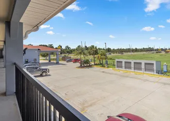 Express Inn and Suites hotel thumbnail 2