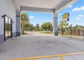 Express Inn and Suites hotel thumbnail 6
