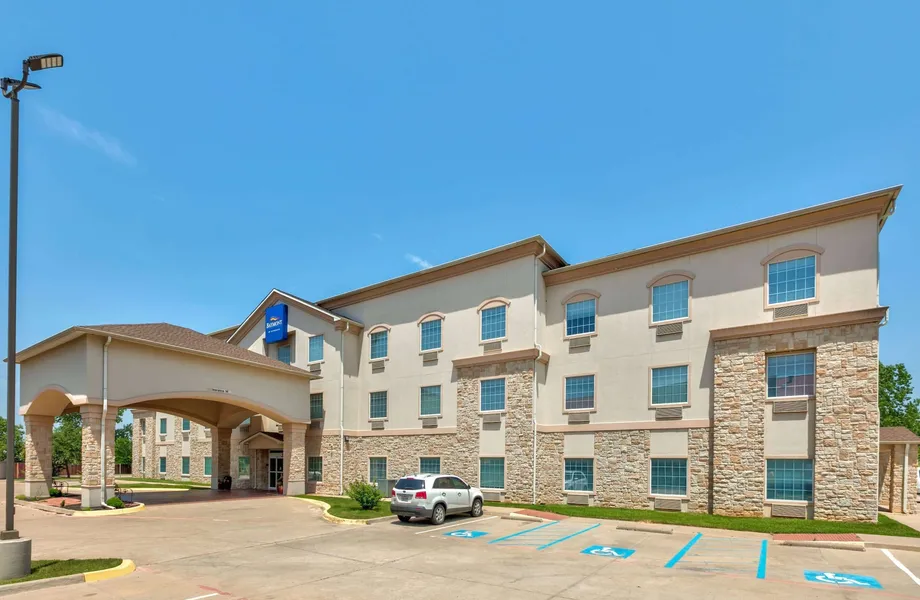 Baymont Inn & Suites by Wyndham Glen Rose hotel detail image 2