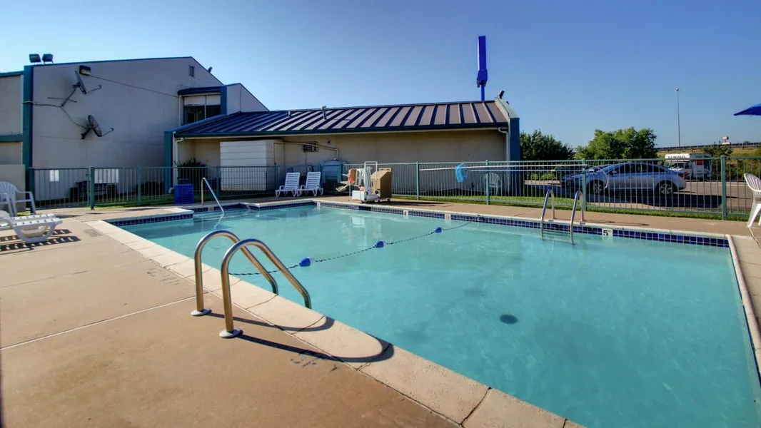 Quality Inn Shawnee North I-40 hotel detail image 2