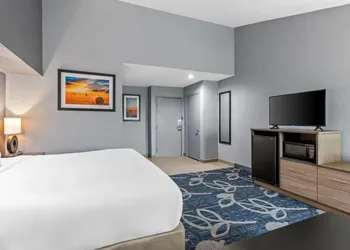 Quality Inn Shawnee North I-40 hotel thumbnail 8