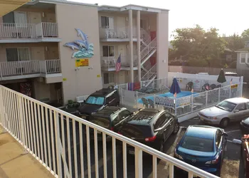 Bay Breeze Motel hotel thumbnail 4