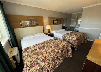 Bay Breeze Motel hotel thumbnail 7