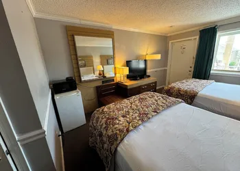 Bay Breeze Motel hotel thumbnail 8
