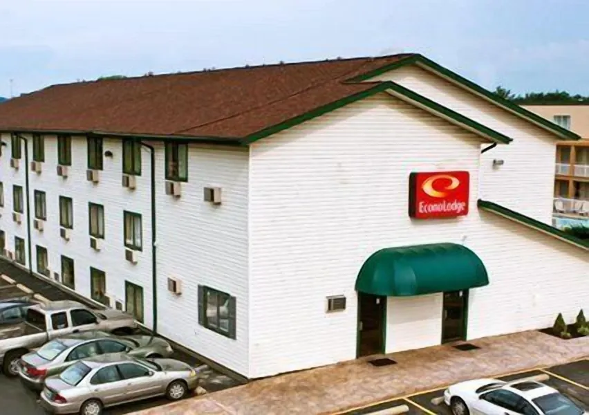 Econo Lodge Akron Copley Northwest hotel detail image 2