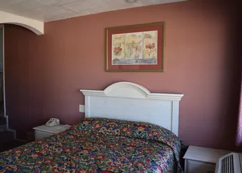 Capri Motel hotel thumbnail 7