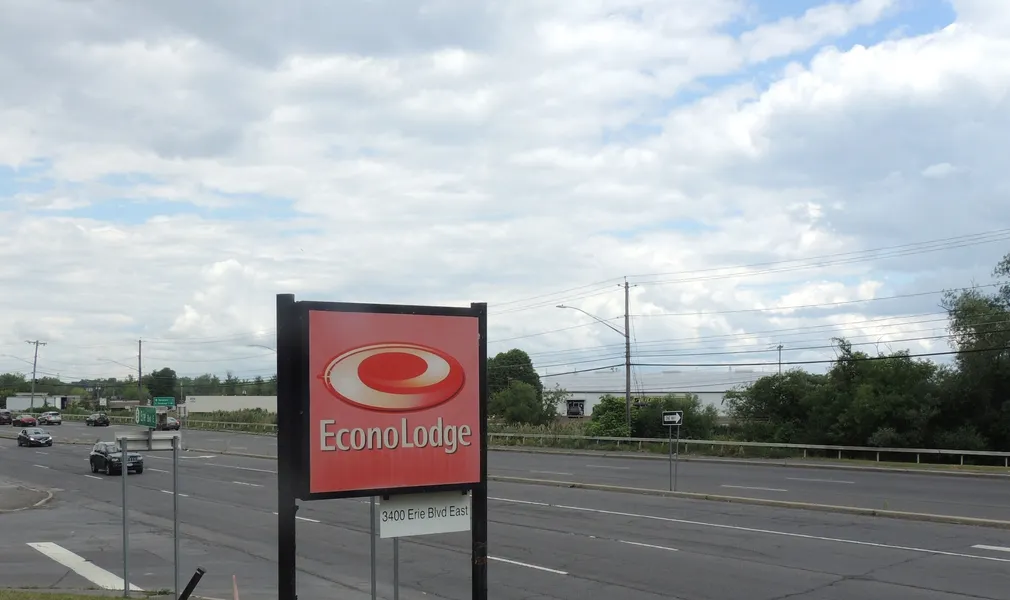 Econo Lodge Dewitt I-90 hotel detail image 2