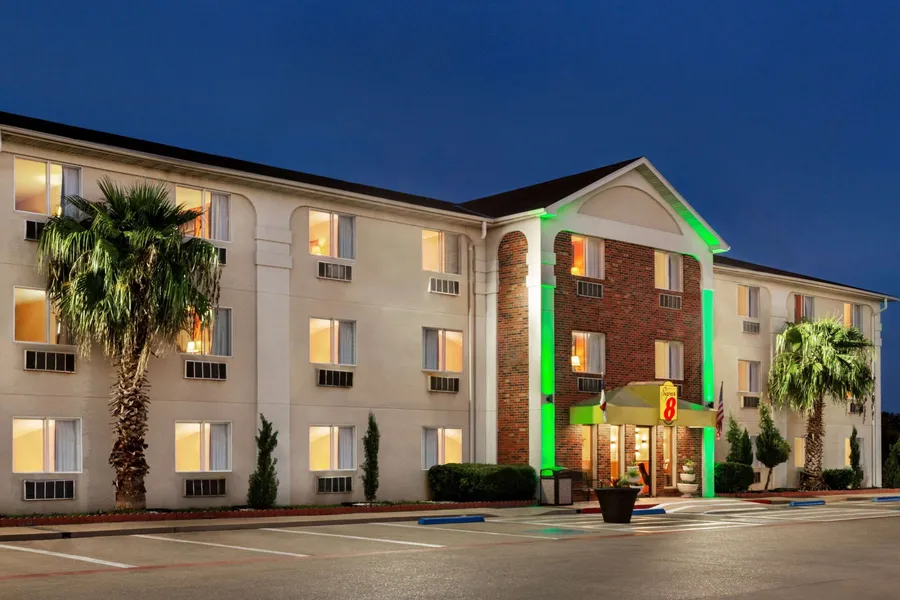 Super 8 by Wyndham Waco University Area hotel detail image 2