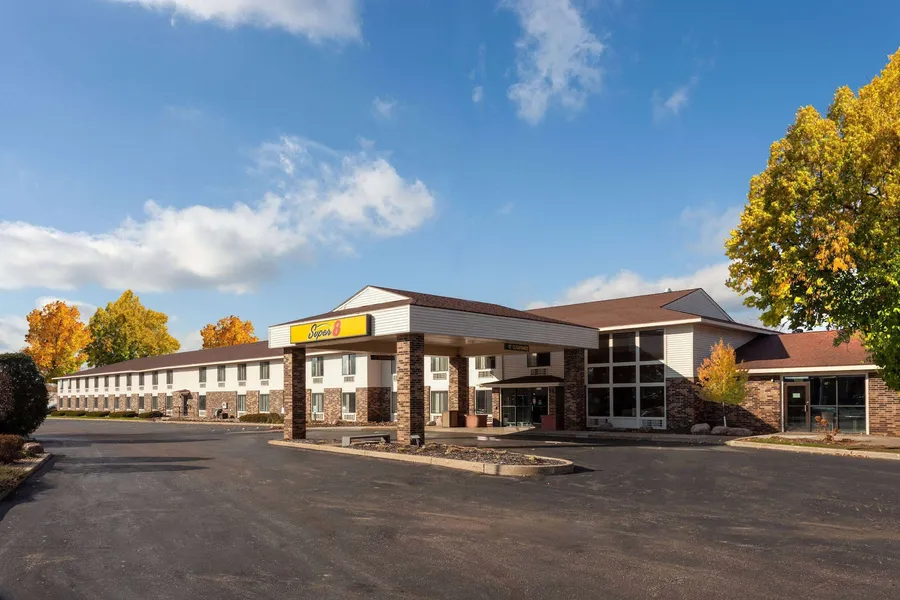 Super 8 by Wyndham Wausau hotel detail image 2
