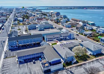 Blue Wave Inn hotel thumbnail 4