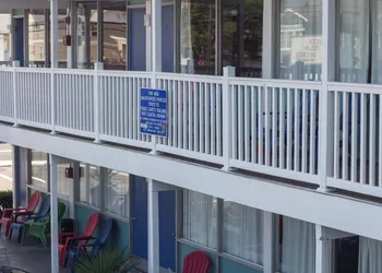 Blue Wave Inn hotel thumbnail 7