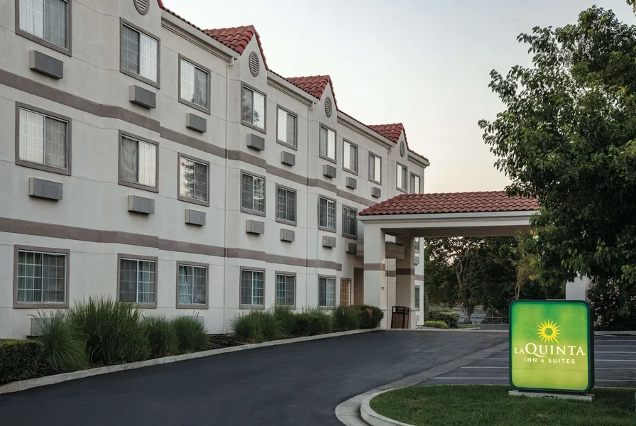 La Quinta Inn & Suites by Wyndham Davis hotel detail image 2