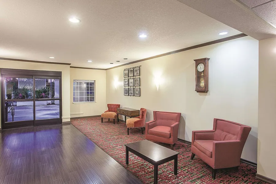 La Quinta Inn & Suites by Wyndham Davis hotel detail image 6