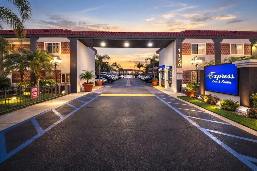 Express Inn & Suites hotel detail image 2