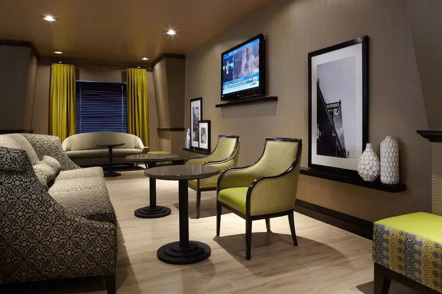 Hampton Inn & Suites by Hilton Montreal-Dorval hotel detail image 2