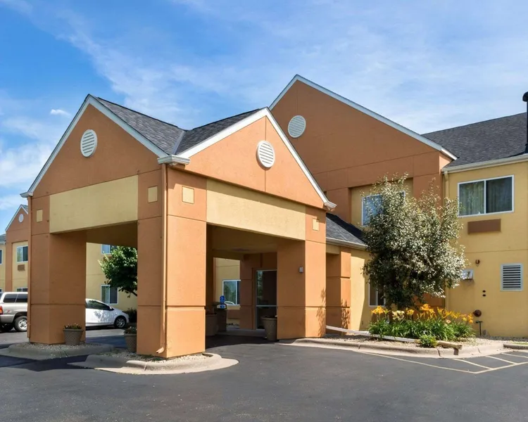 Quality Inn Lakeville North hotel detail image 2