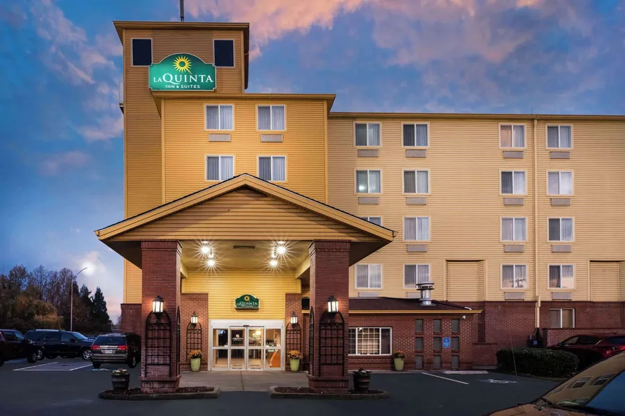La Quinta Inn & Suites by Wyndham Portland Airport hotel detail image 2