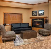 La Quinta Inn & Suites by Wyndham Portland Airport hotel detail image 4
