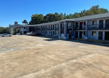 Garden Inn & Suites hotel thumbnail 2