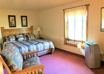 Elkhorn Mountain Inn hotel thumbnail 2