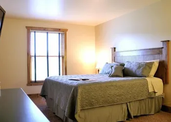 Elkhorn Mountain Inn hotel thumbnail 5