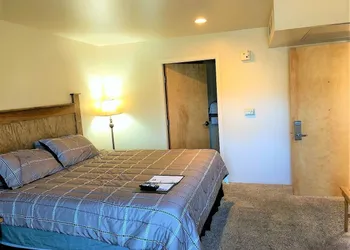 Elkhorn Mountain Inn hotel thumbnail 6