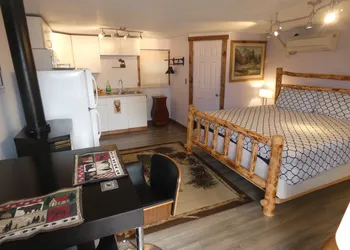 Yellowstone Motel - Adults Only hotel thumbnail 5