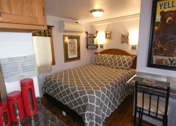 Yellowstone Motel - Adults Only hotel thumbnail 6