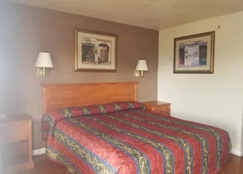 Tiffany Inn Corona hotel thumbnail 6