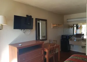 Tiffany Inn Corona hotel thumbnail 7