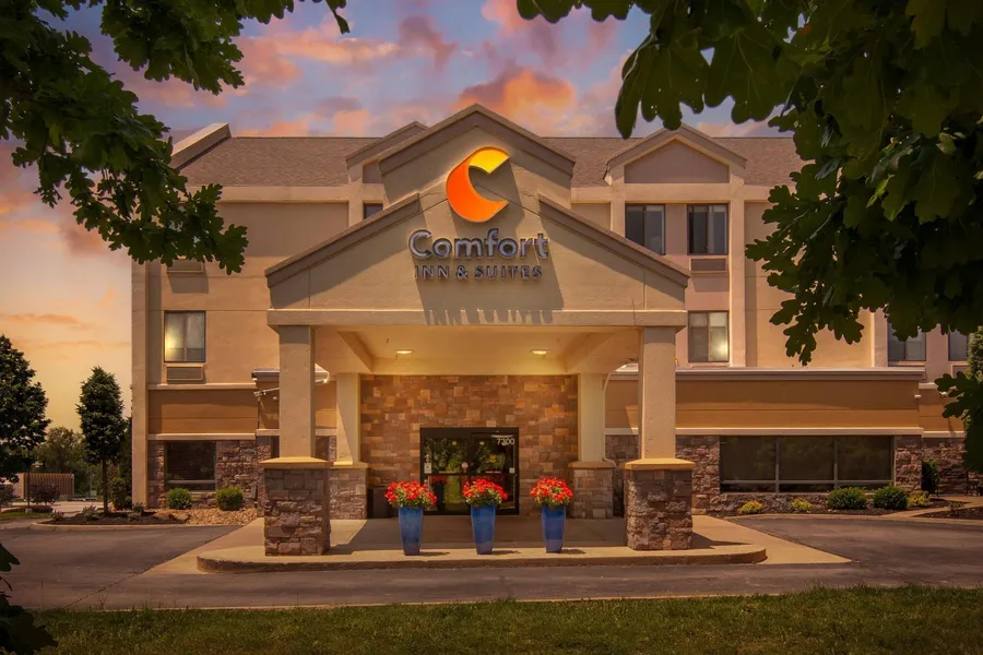 Comfort Inn & Suites Kansas City - Northeast hotel detail image 2