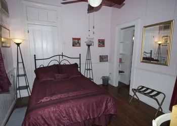 The Burgundy Bed and Breakfast hotel thumbnail 7
