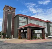 La Quinta Inn & Suites by Wyndham Oklahoma City - Moore hotel detail image 3