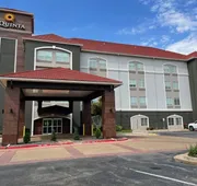 La Quinta Inn & Suites by Wyndham Oklahoma City - Moore hotel detail image 4