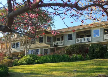 Lookout Point Lakeside Inn hotel thumbnail 3