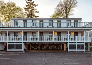 Eagle House Motel hotel thumbnail 8