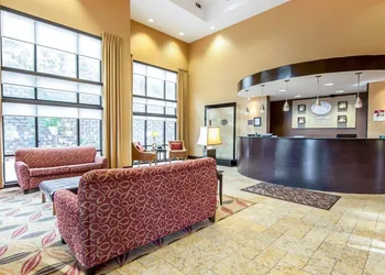 Comfort Suites hotel thumbnail 6