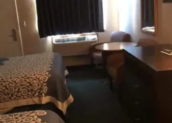 Sunrise Motel hotel thumbnail 4