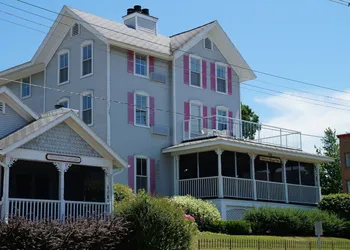 Harbor House Inn hotel thumbnail 3