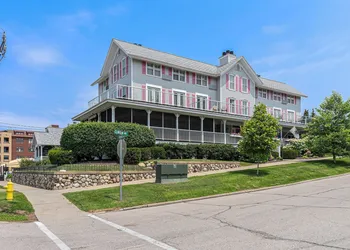 Harbor House Inn hotel thumbnail 5