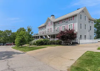 Harbor House Inn hotel thumbnail 6