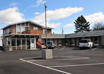 Budget Host Inn Iron Mountain hotel thumbnail 3