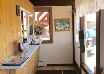 Budget Host Inn Iron Mountain hotel thumbnail 4